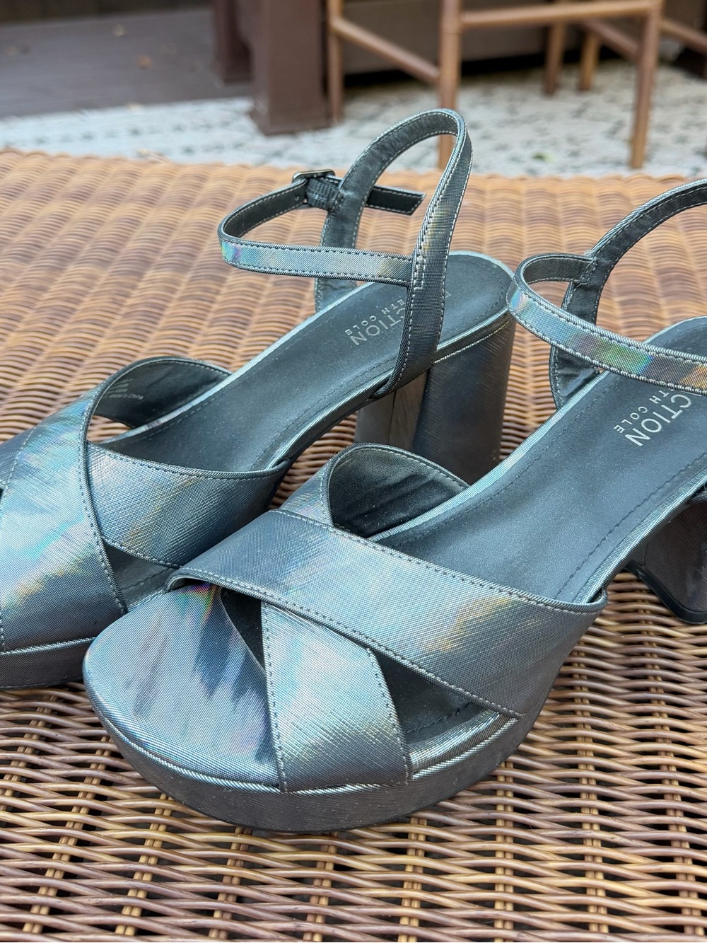 Kenneth Cole Reaction Iridescent Metallic Gray Platform Sandals